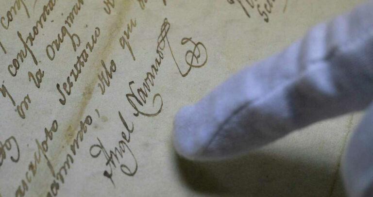 Early Spanish Handwriting Book a Must for 16th-early 19th-Century Records